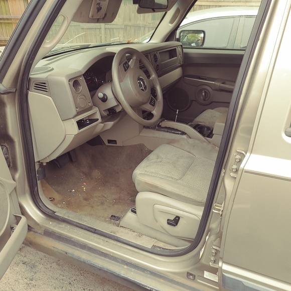 2006 jeep commander - Picture 3 of 5